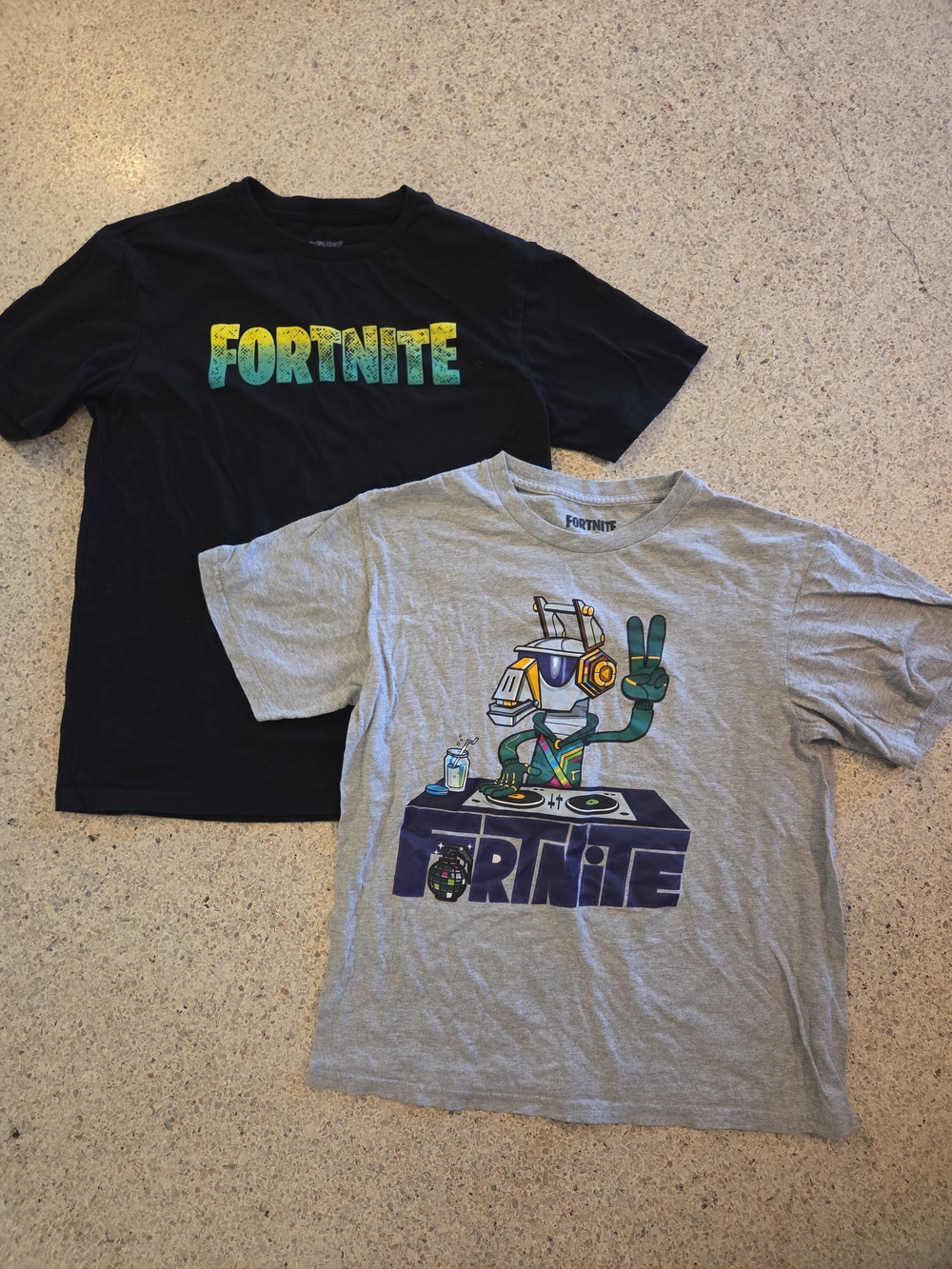 Kids Youth Graphic Tee Shirt FORTNITE lot Of 2 Sz XL Short Sleeve Tshirt